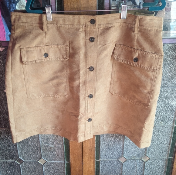 Banana Republic Dresses & Skirts - Banana Republic NWT Vegan Suede Mini Skirt